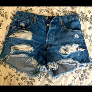 Women’s Levi’s!